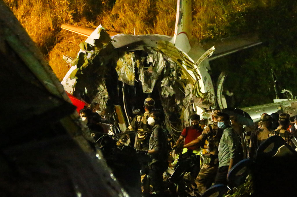 Pesawat Tergelincir dan Terbelah di India, 17 Tewas