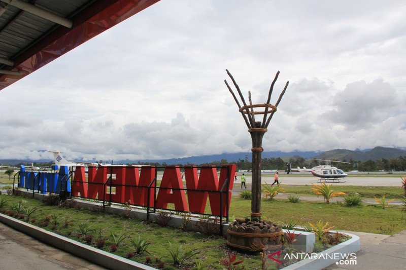  Bandara Wamena di Jayawijaya. ANTARA/Marius Frisson Yewun