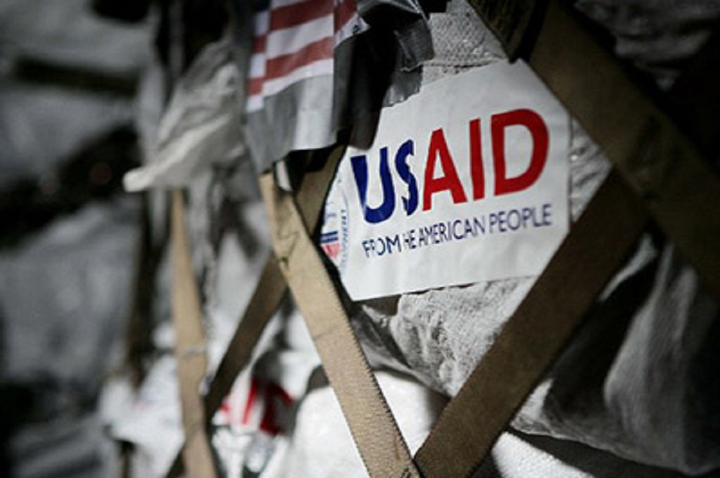 Sejumlah bantuan logistik yang dipasangi logo USAID. (Foto: AFP)