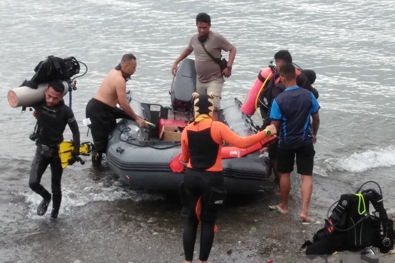 Tim SAR gabungan mencari Carol Marie, 56, WN Amerika Serikat yang hilang di perairan Desa Amahusu, Kecamatan Nusaniwe, Kota Ambon, sejak Jumat, 7 Agustus 2020. ANTARA/Danniel Leonard
