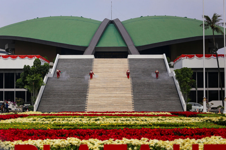 Gedung DPR/MPR RI Kembali Disemprot Disinfektan