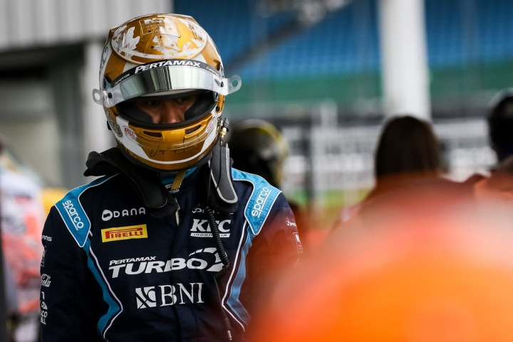 F2 Inggris: Masalah Ban dan Busi, Sean Gagal Raih Poin