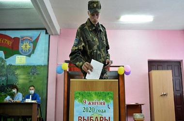 Pilpres Belarusia Dinodai Penahanan Tokoh Oposisi