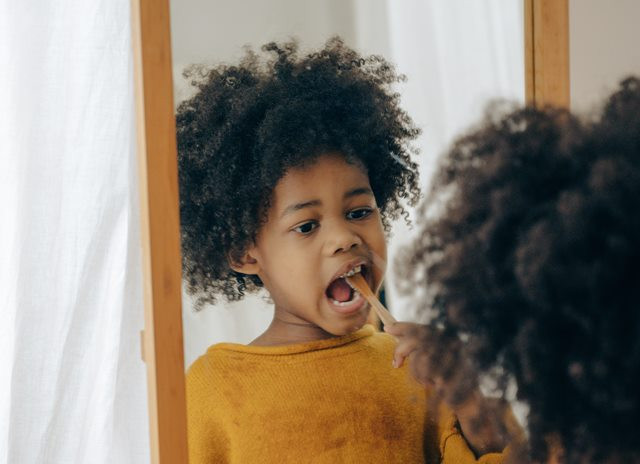 Waktu Terbaik Mengajari Anak Gosok Gigi, Simak 5 Hal Ini