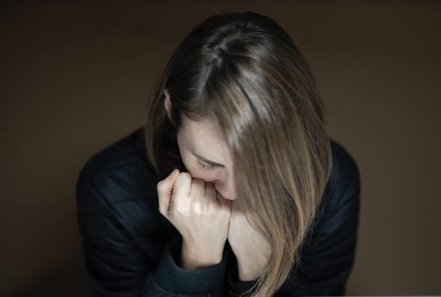 Cara Membedakan Nyeri Perut Kronis dan Akut