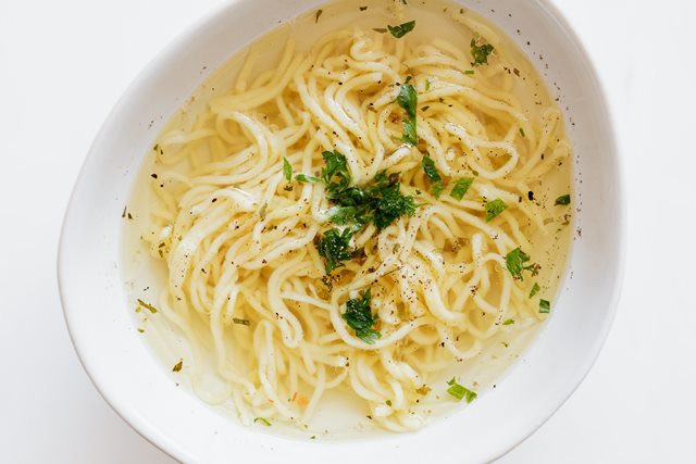 Makan Mi Instan Bikin Cepat Haus?