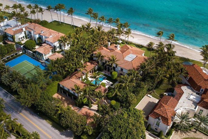 Musisi Jon Bon Jovi menjual rumah di kawasan Palm Beach, Florida. Foto: Realtor.com