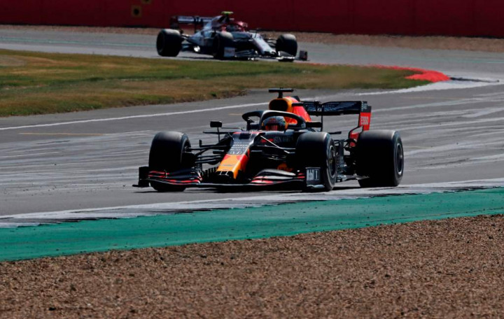 Kalahkan Mercedes, Verstappen Juara pada Balapan Hari Jadi ke-70 F1