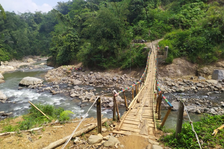 Jalan Terjal Milik Tiga Kampung Termarjinal di Kabupaten Bogor
