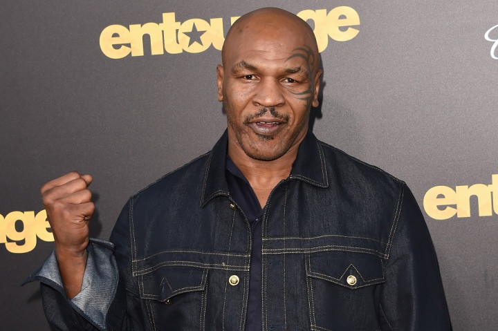 Mike Tyson Bikin K.O Ikan Hiu
