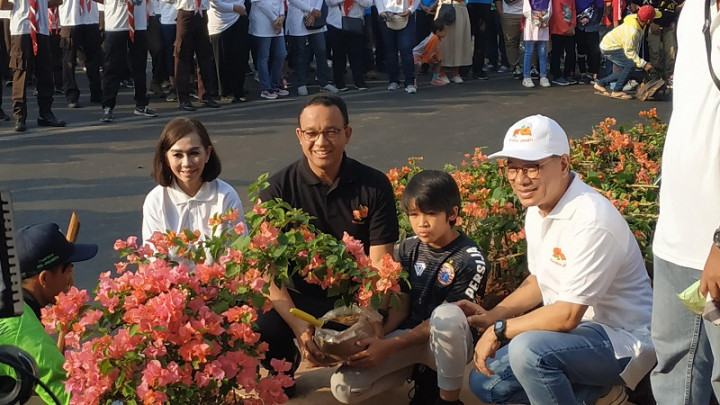 Sambut HUT Ke-75 RI, Ribuan Tanaman Hias Percantik Bundaran BI