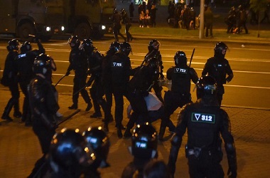 Bentrokan Pilpres Belarusia Berlanjut ke Malam Kedua