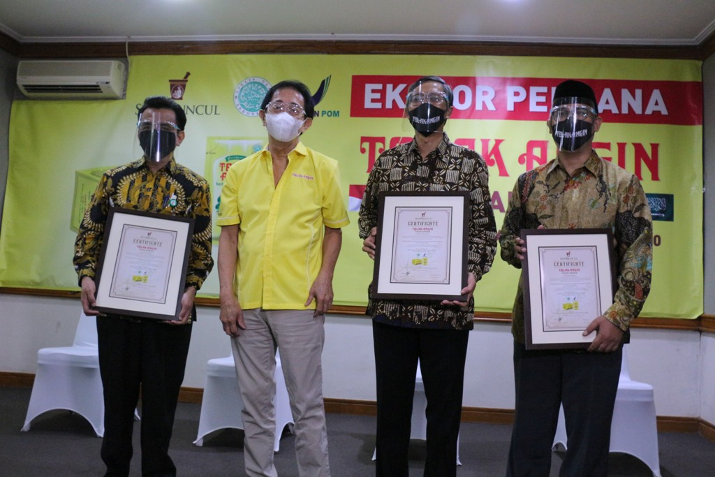 PT Industri Jamu dan Farmasi Sido Muncul Tbk resmi melepas kontainer pertama penjualan ke Arab Saudi. Foto: Dok.Sido Muncul
