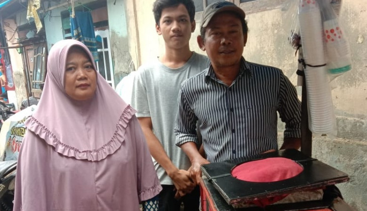 #BangkitDari Kesulitan Ekonomi, Anak Penjual Es Raih Beasiswa UGM - Medcom.id