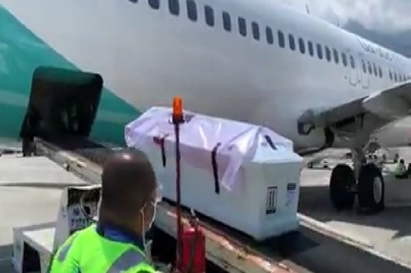 Jenazah Hendrik Johpinski, staf KPU Yahukimo yang meninggal akibat ditikam OTK di Dekai, Selasa (11/8) dievakuasi ke Yogyakarta melalui Jakarta, Rabu (12/8/2020. (ANTARA/HO-pihak ketiga)