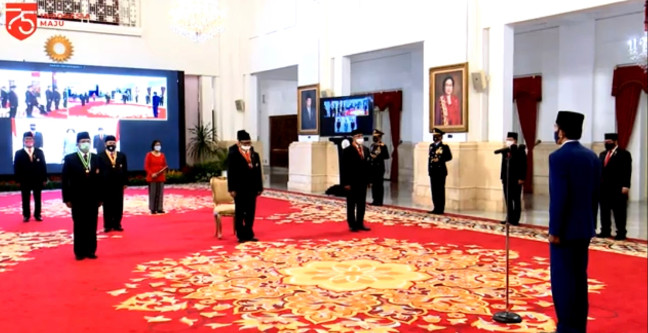 Hatta Ali, Jimly  Asshiddiqie, Hingga OSO Terima Penghargaan dari Jokowi