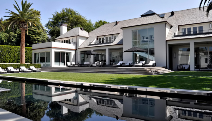 Rumah Hitam-Putih Simon Cowell yang Dijual Rp371 Miliar