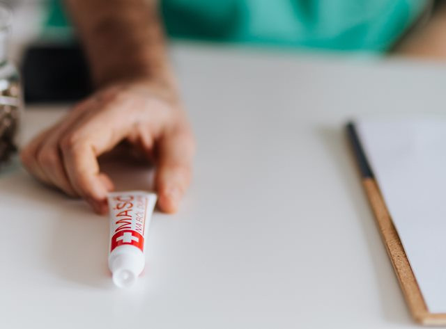 8 Cara Menggunakan Salep Mata yang Benar