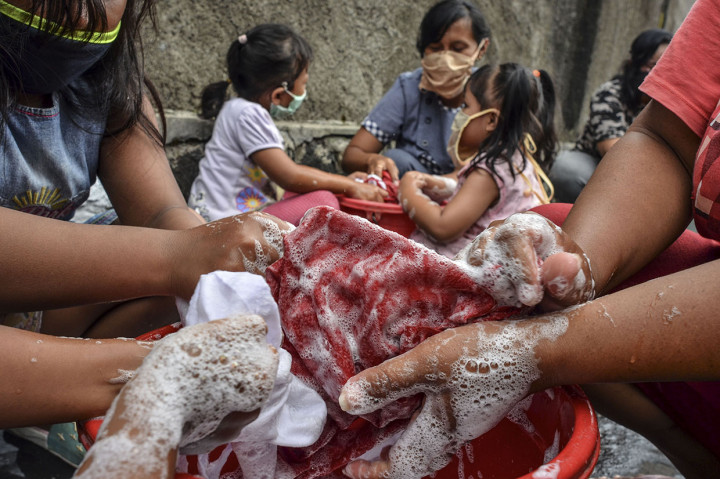 Tradisi Mencuci Bendera Merah Putih Warga Ciamis