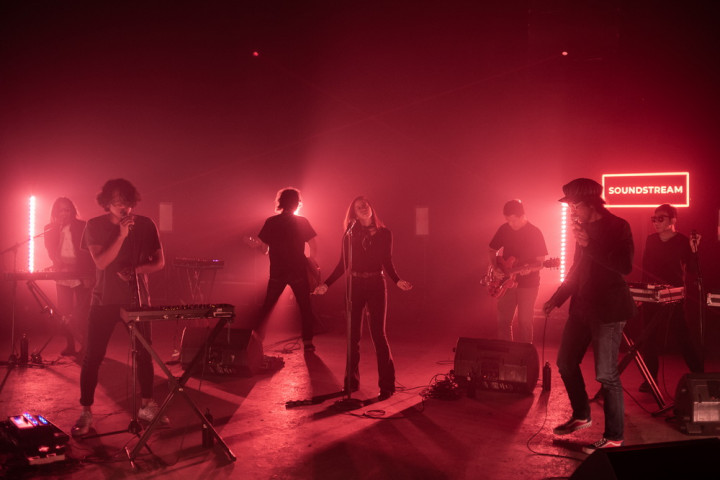Aksi Energik Goodnight Electric dan The Brandals di Konser Soundstream 2