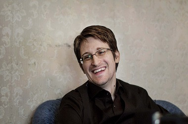 Trump Pertimbangkan Grasi untuk Edward Snowden