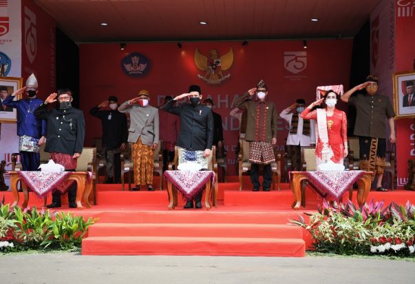 Berpakaian Adat Palembang, Nadiem Ikut Upacara Secara Virtual