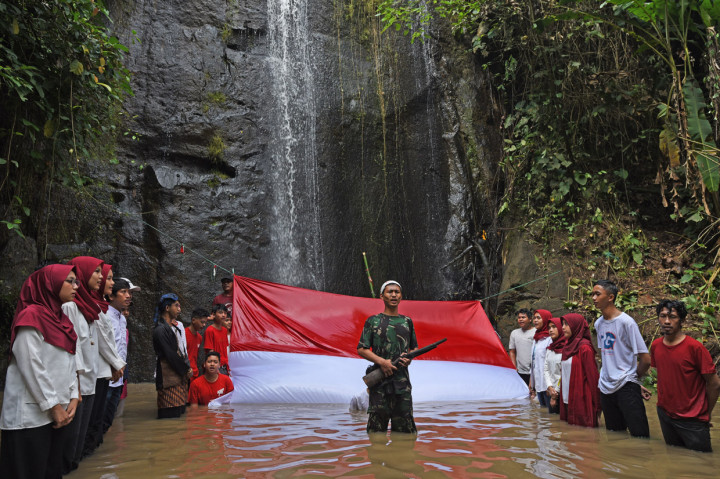 Suasana Upacara HUT ke-75 RI di Berbagai Daerah