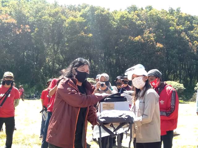 Mendaki Gunung Pakai Produk Lokal, Bangga Buatan Indonesia