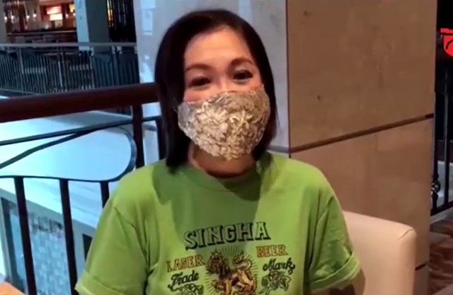 Meracik Makanan untuk Para Tim Medis Covid-19