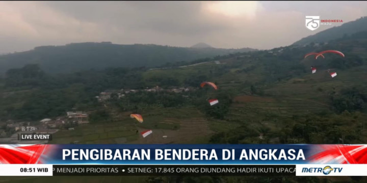 Sang Saka Merah Putih Berkibar di Ketinggian 1.100 Meter