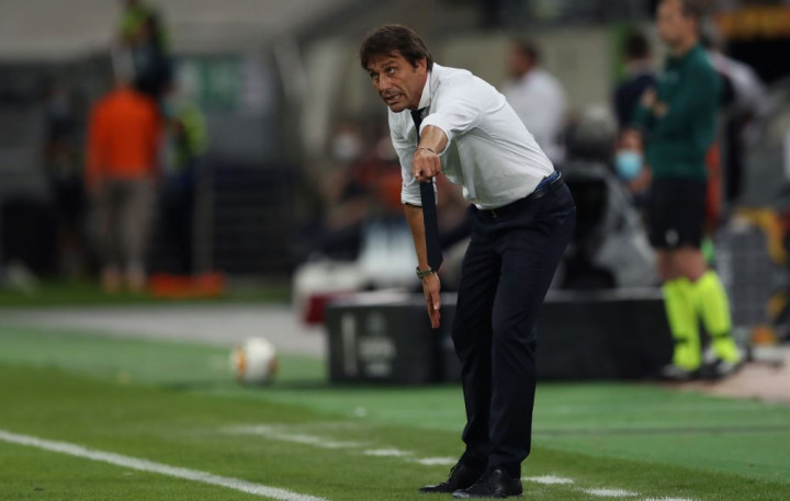 Peringatan Conte untuk Sevilla