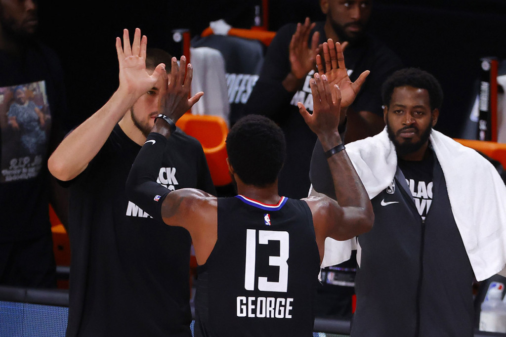 Clippers Tundukkan Mavericks 118-110