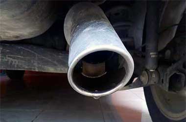 Ini Penyebab Knalpot Mobil Keluar Air di Pagi Hari