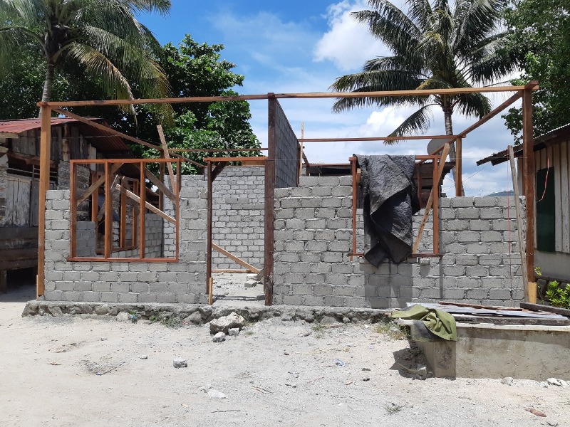 Bedah rumah di Papua Barat. Foto: Kementerian PUPR