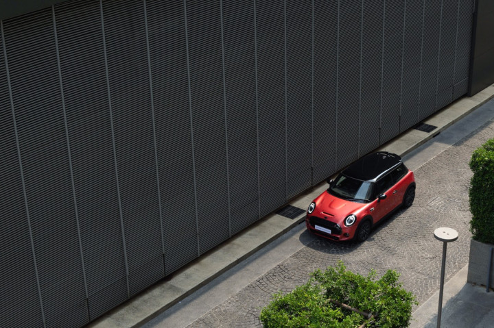 Warna Unik MINI Rosewood Edition