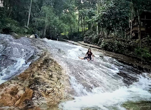 Meluncur Seru di Riam Batu Timah