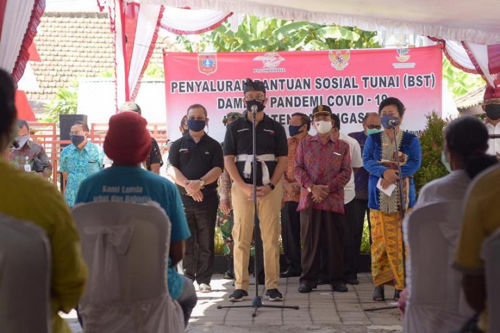 Ratusan KPM di Klungkung Terima Bansos Tunai