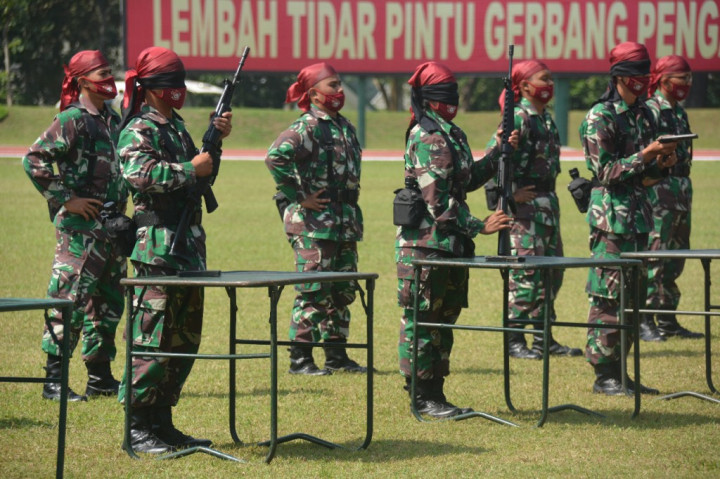 Kadet Mahasiswa S1 Unhan Tuntaskan Pendidikan Dasar Militer