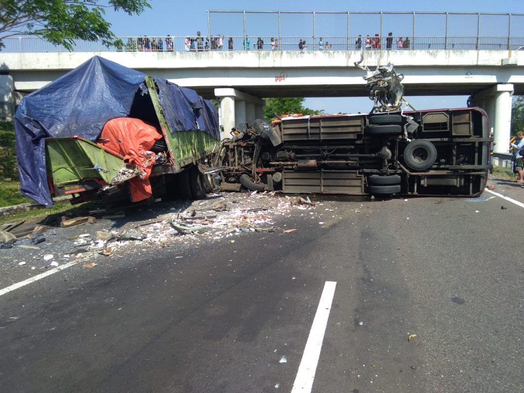 Kronologi Kecelakaan Maut di Tol Cipali - Medcom.id