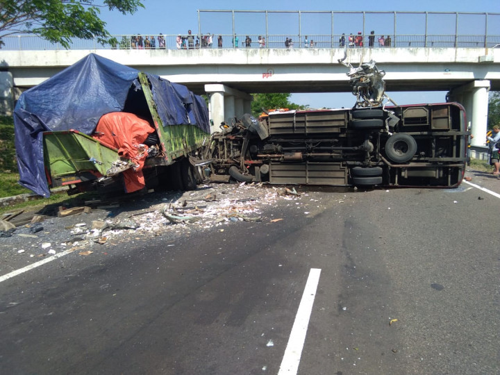 Kronologi Kecelakaan Maut di Tol Cipali