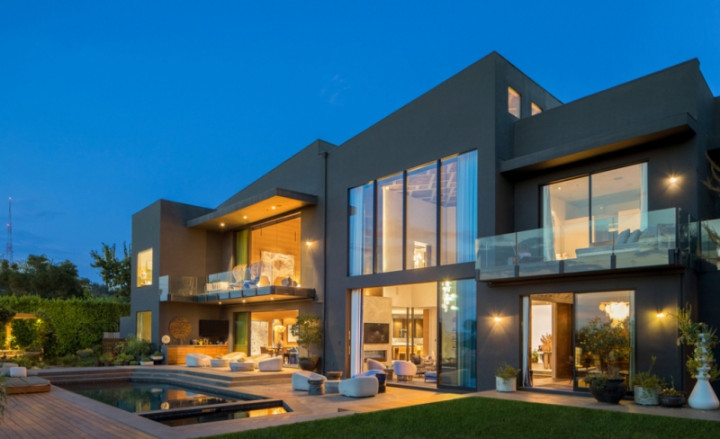 Intip Rumah John Legend dan Chrissy Teigen yang Dijual Rp353 Miliar