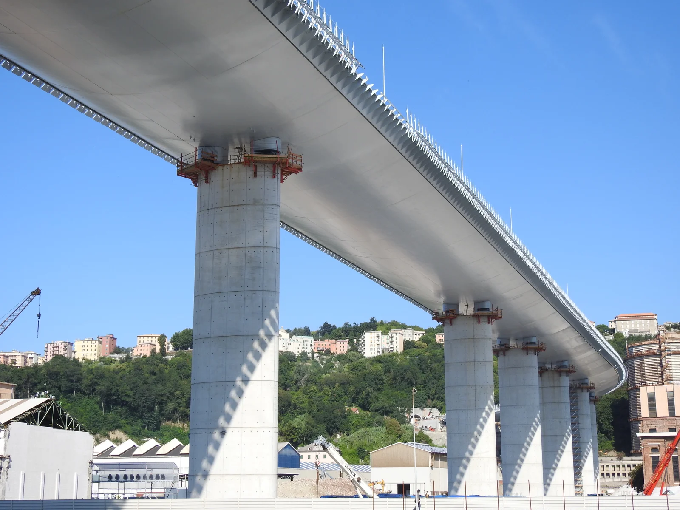 Jembatan San Giorgio, Italia. (Foto: Dok. Architecturaldigest.com)
