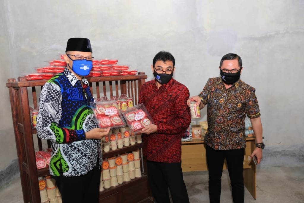 Dirut LPDB-KUMKM Supomo berkunjung ke UKM Arumanis H Ardi di Sleman, Yogyakarta (Foto:Dok.LPDB-KUMKM)