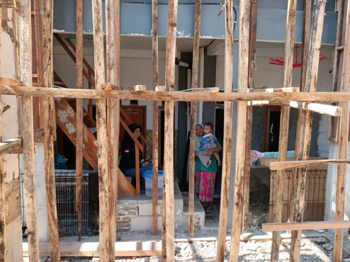 Warga Keluhkan Pembangunan Sekolah di Cempaka Baru Tutup Akses Jalan