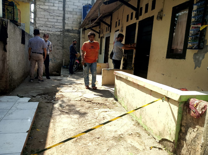 Warga Tak Curiga pada Bau Bangkai di Kontrakan NZ