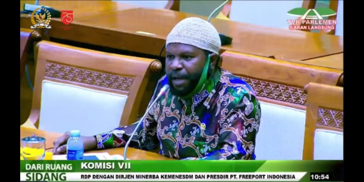 Anggota DPR Asal Papua Gebrak Meja Tagih Janji Pemerintah