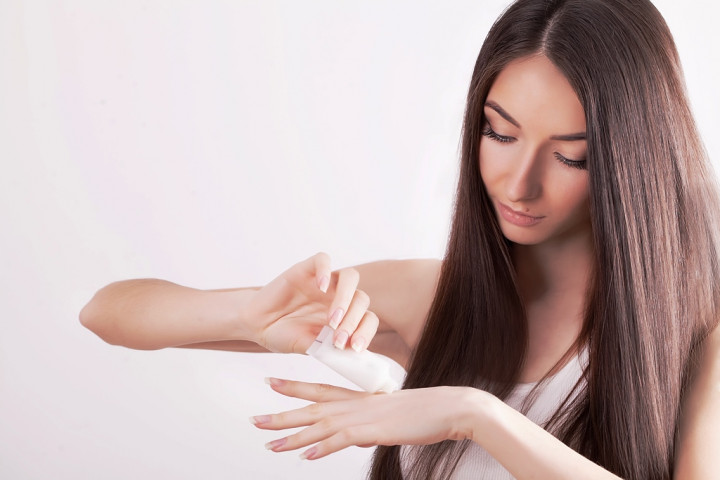 4 Cara Mencegah Masalah Kulit Tanganmu di Era New Normal