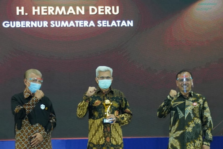 Herman Deru Terpilih sebagai Top Pembina BUMD Awards 2020