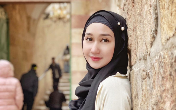 Dian Pelangi Kenang Momen Manis Bersama Barli Asmara