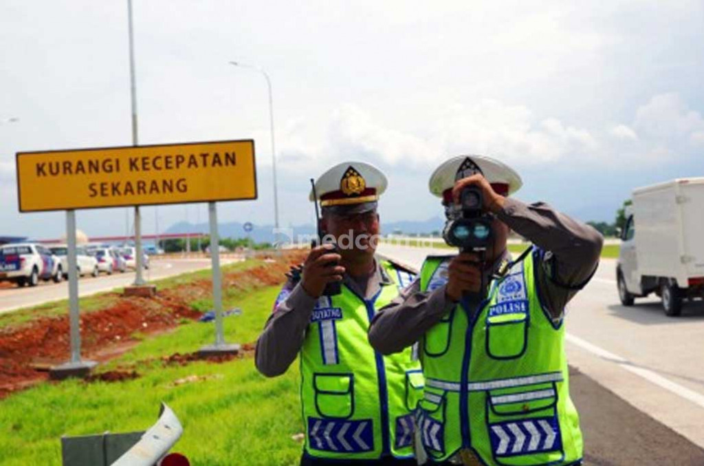 Penerapan speed gun di jalan tol. 9comm
